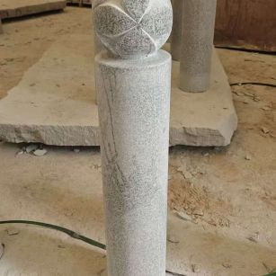 赣州 芝麻白花岗岩石材挡车石柱、停车柱、圆柱挡车柱、方柱挡车柱等