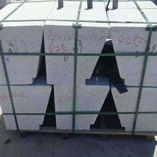 赣州 芝麻白异形坐凳，石凳