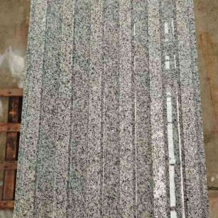 赣州 芝麻白花岗岩荔枝面雕刻盲道，盲条