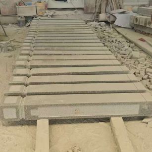 赣州 芝麻白异形加工雕刻-栏杆大柱，方柱