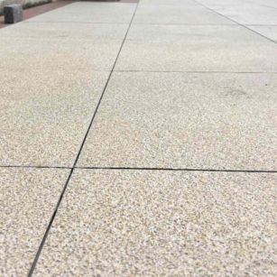 赣州 黄金麻花岗岩石板材荔枝面地面铺装效果