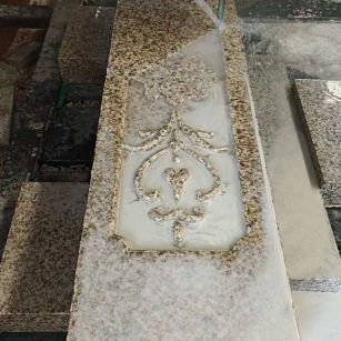 赣州 黄金麻花岗岩异形加工雕刻栏杆大柱