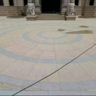 赣州 黄金麻芝麻灰花岗岩石材地铺拼接效果