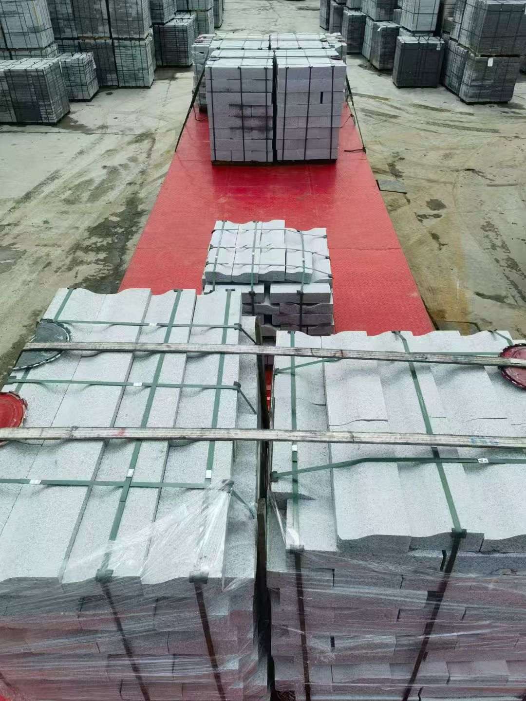 赣州 芝麻白仿形加直形路沿石出货日常