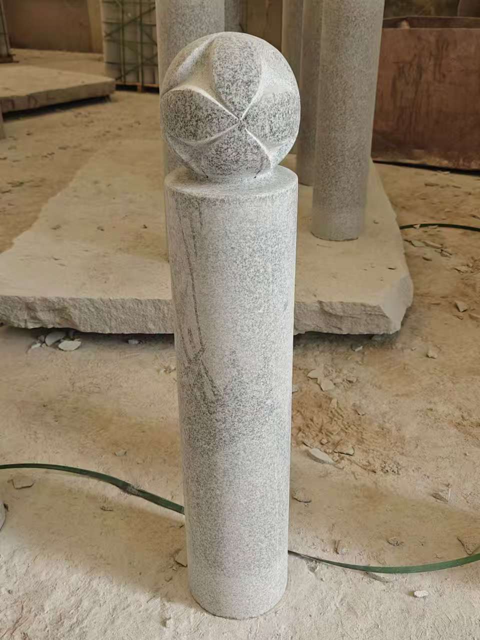 赣州 芝麻白花岗岩石材挡车石柱、停车柱、圆柱挡车柱、方柱挡车柱等