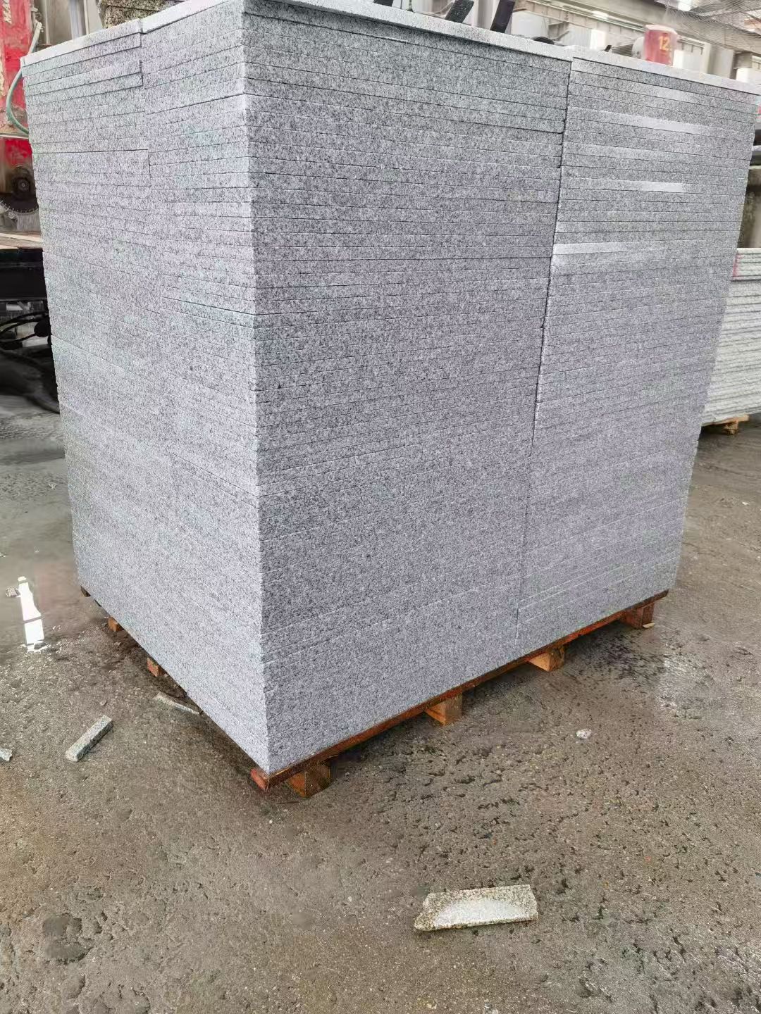 赣州 芝麻白火烧面1.8厚300*600地铺石，尺寸标准，厚薄均匀