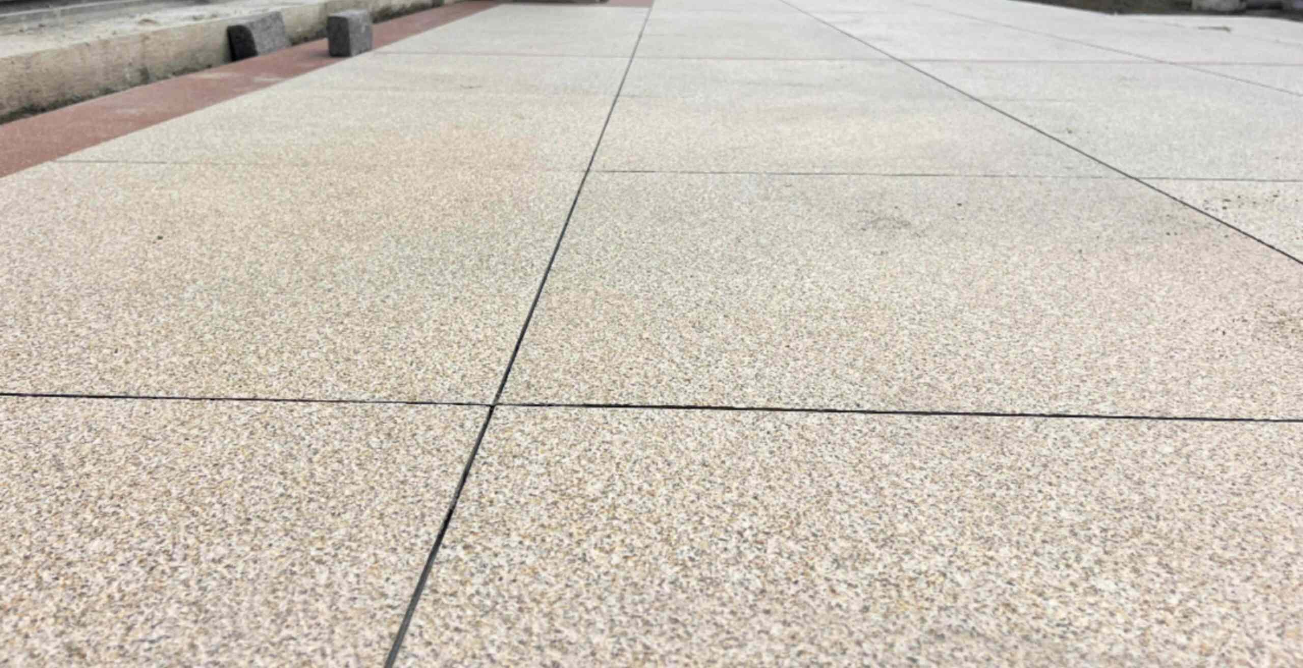 赣州 黄金麻花岗岩石板材荔枝面地面铺装效果