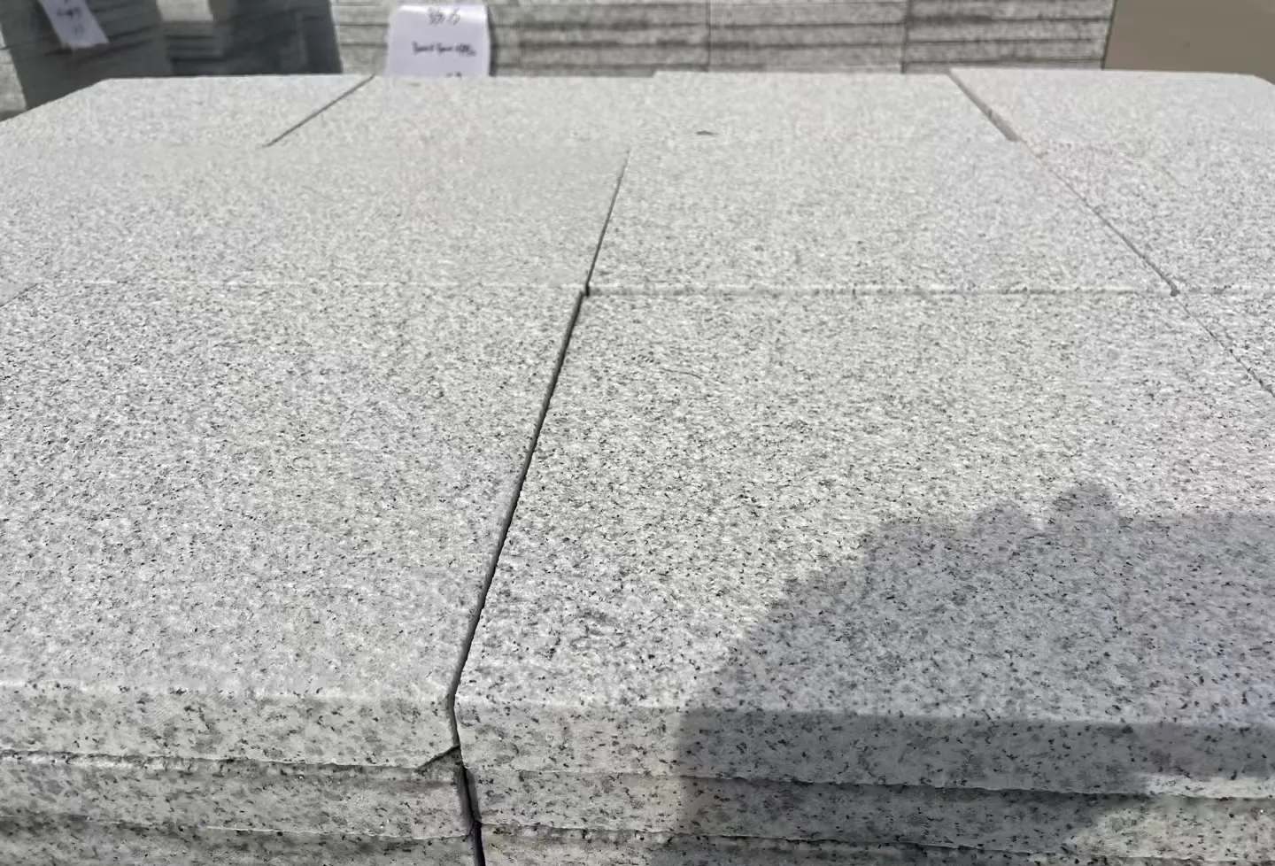 赣州 白麻花岗岩石材推荐 荔枝面地铺石