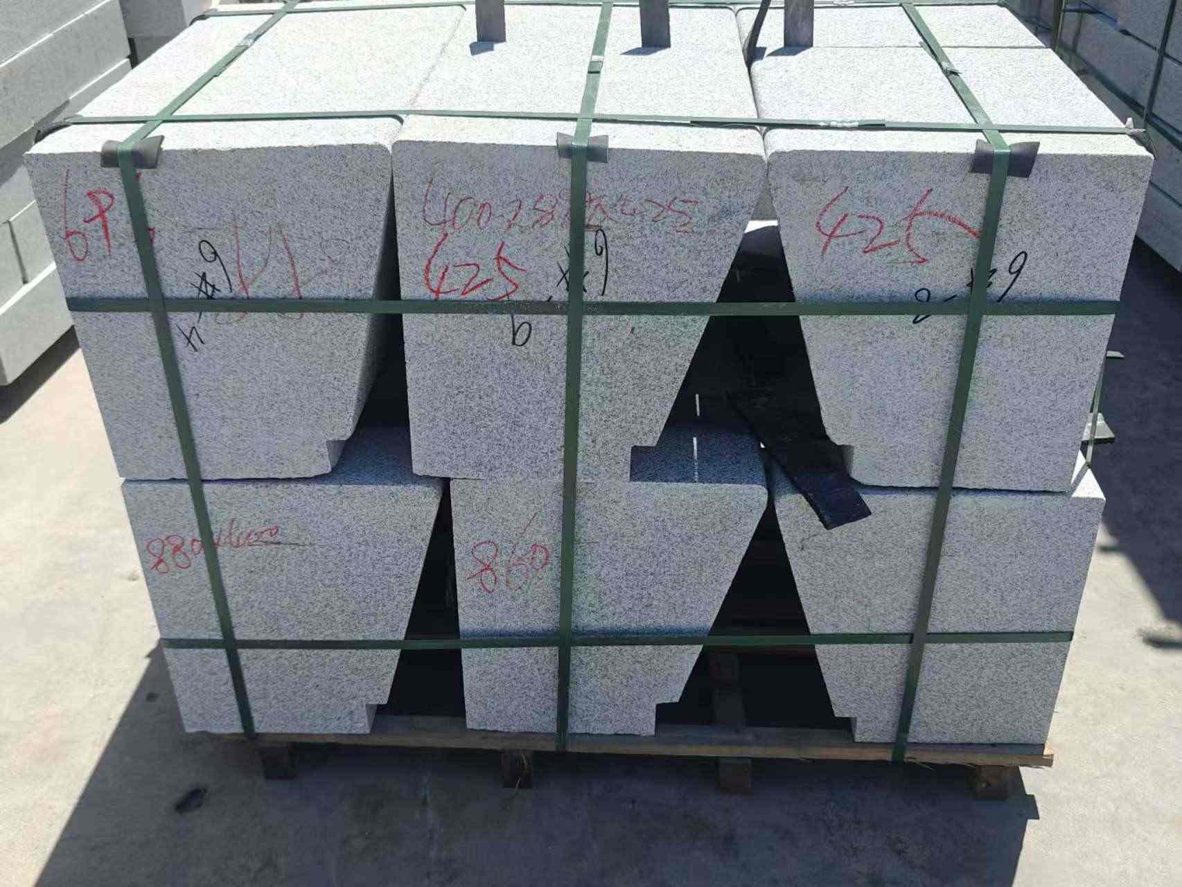 赣州 芝麻白异形坐凳，石凳