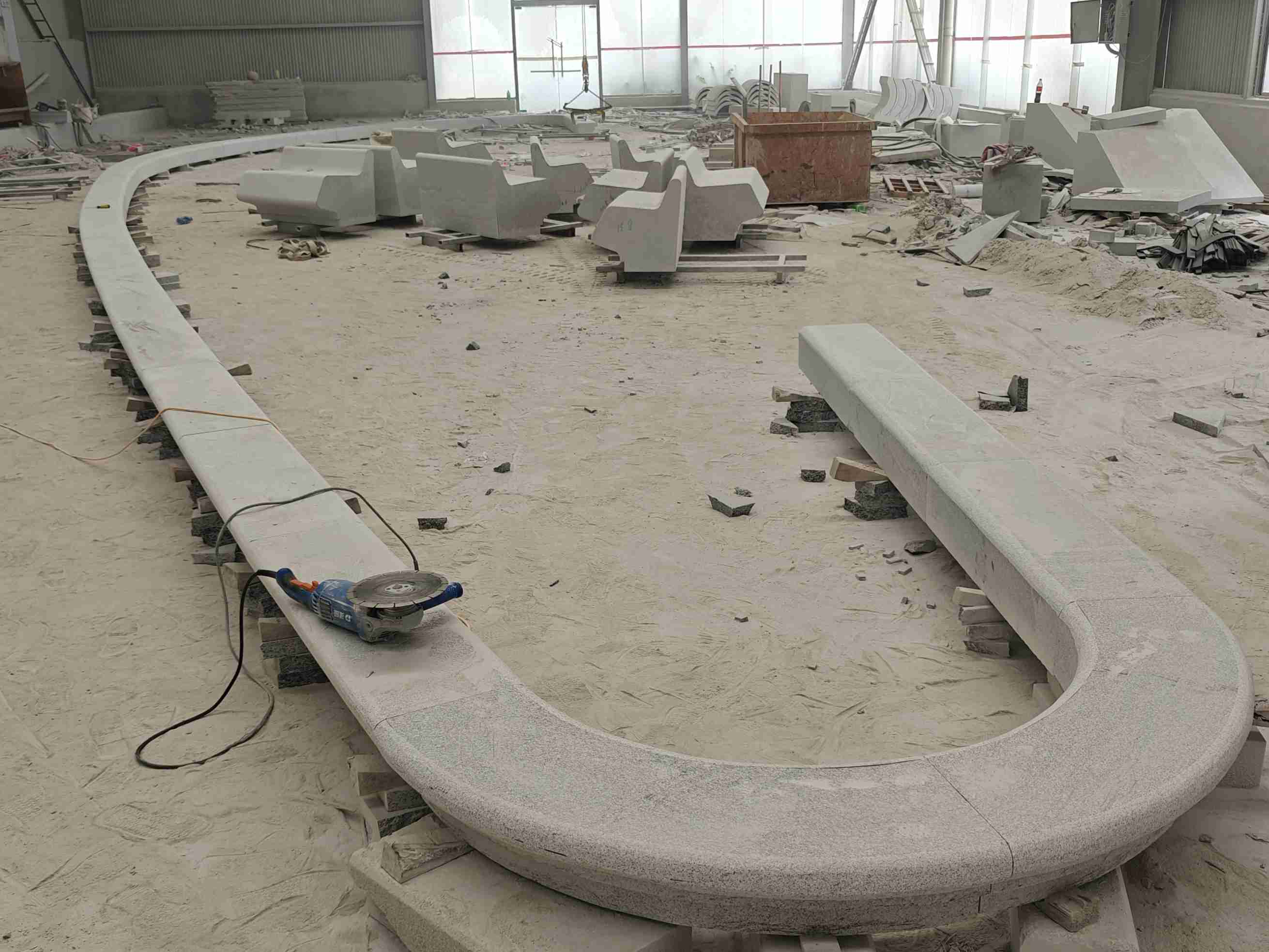 赣州 芝麻白花岗岩弧形花坛石，坐凳石