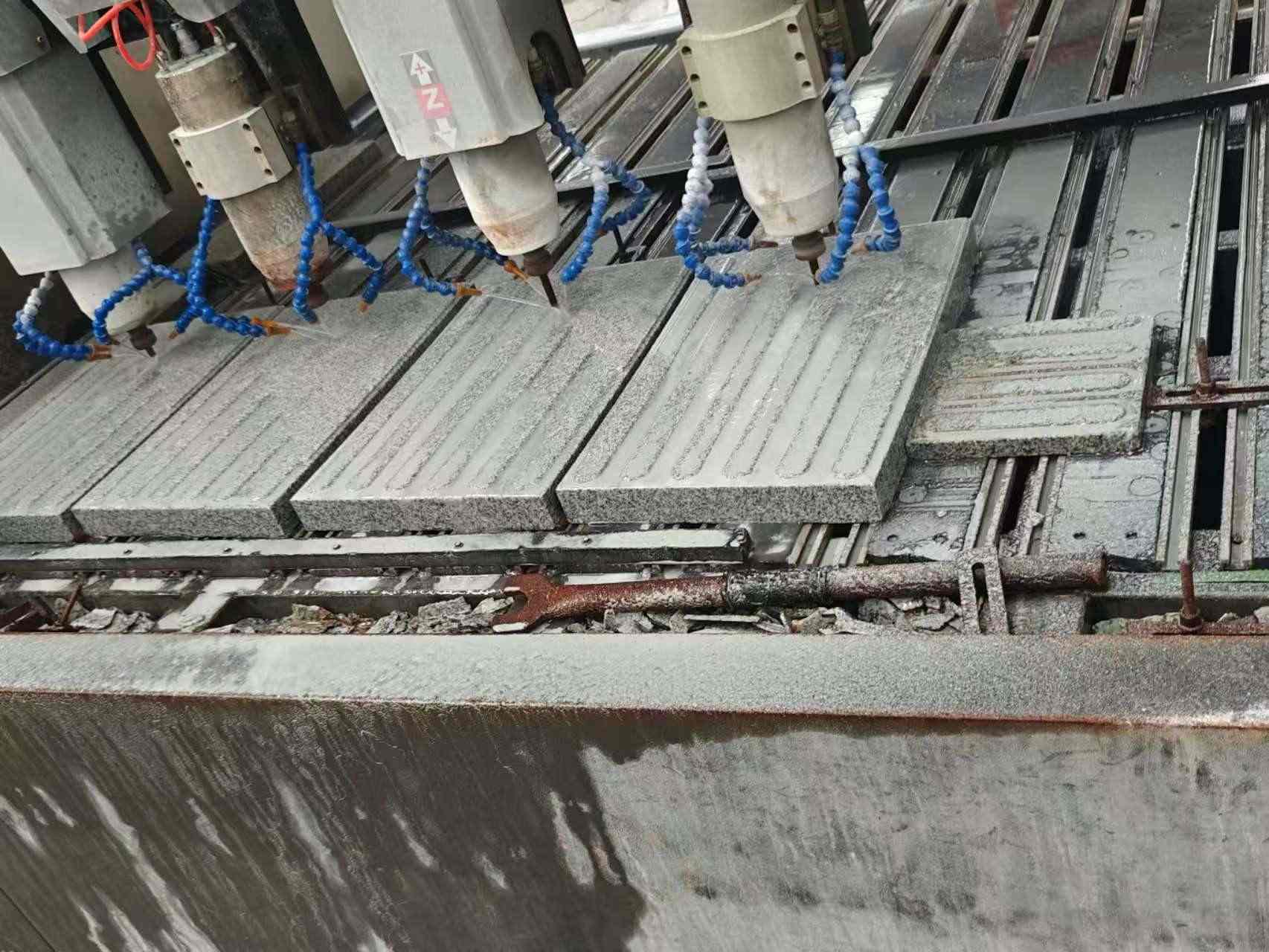 赣州 芝麻白花岗岩荔枝面盲道雕刻