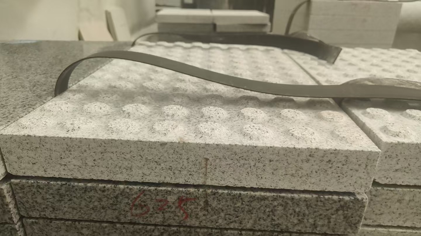 赣州 芝麻白花岗岩6.0公分荔枝面五轴加工雕刻盲点