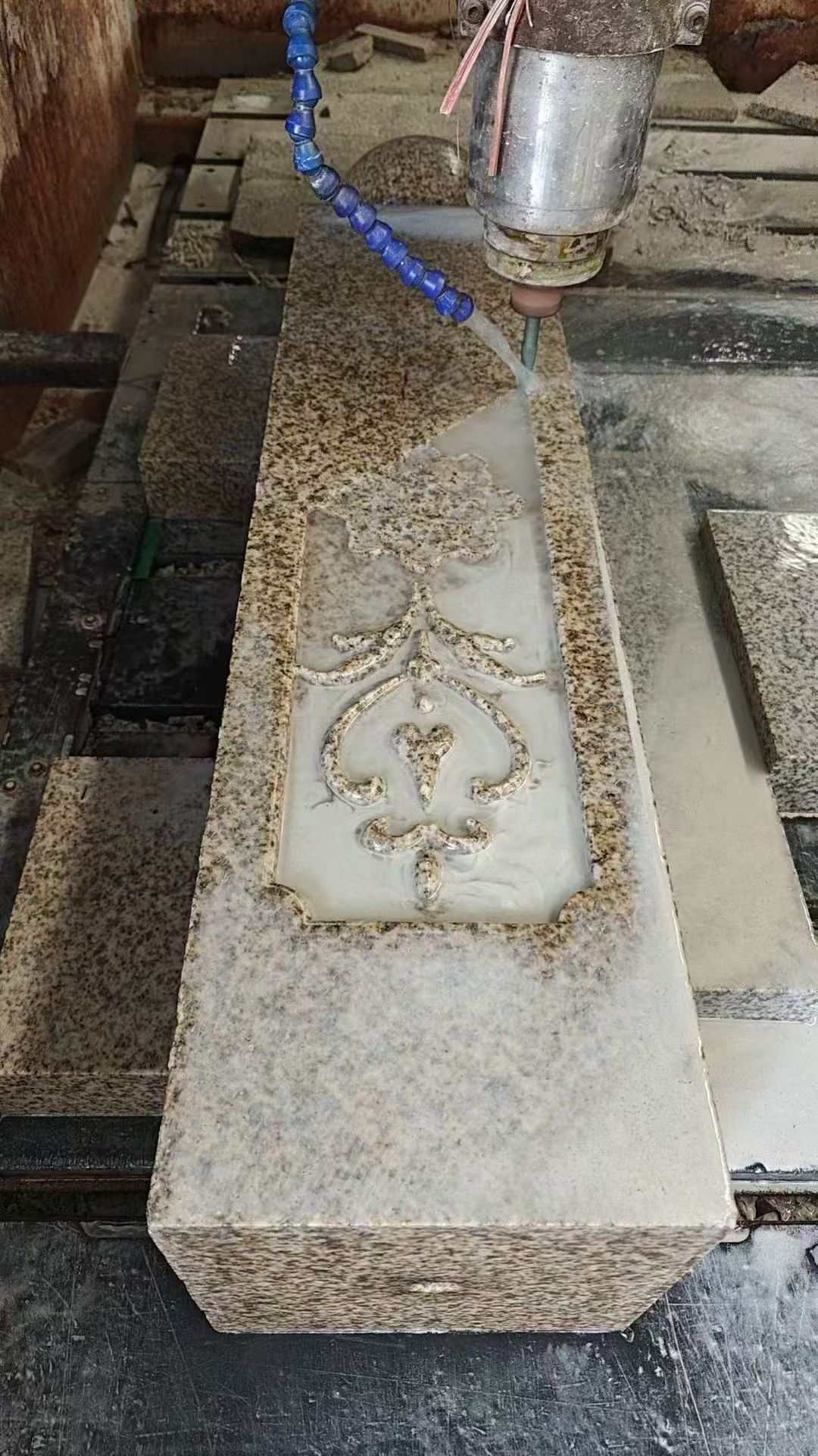 赣州 黄金麻花岗岩异形加工雕刻栏杆大柱