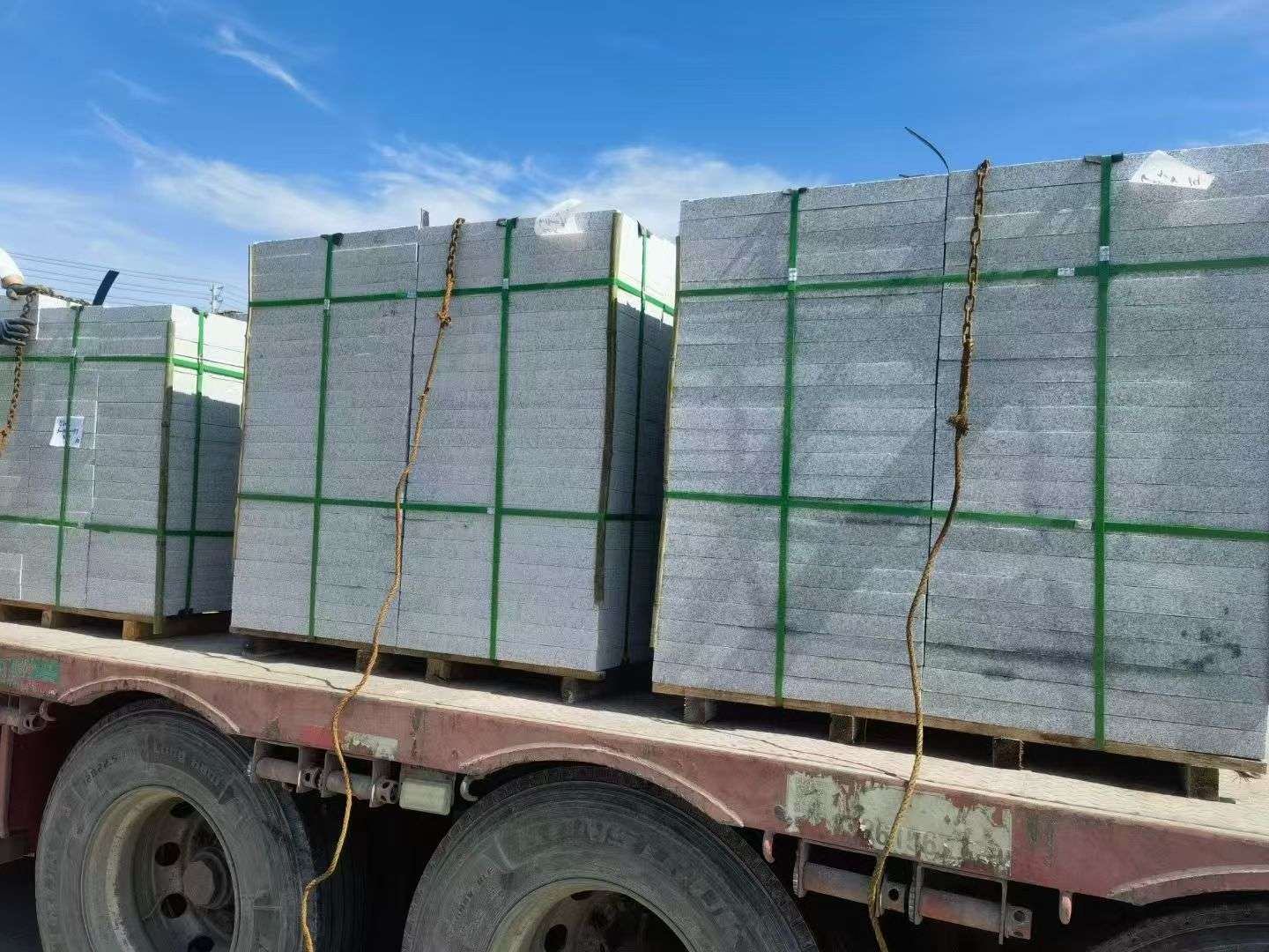 赣州 芝麻白花岗岩地铺石装车日常