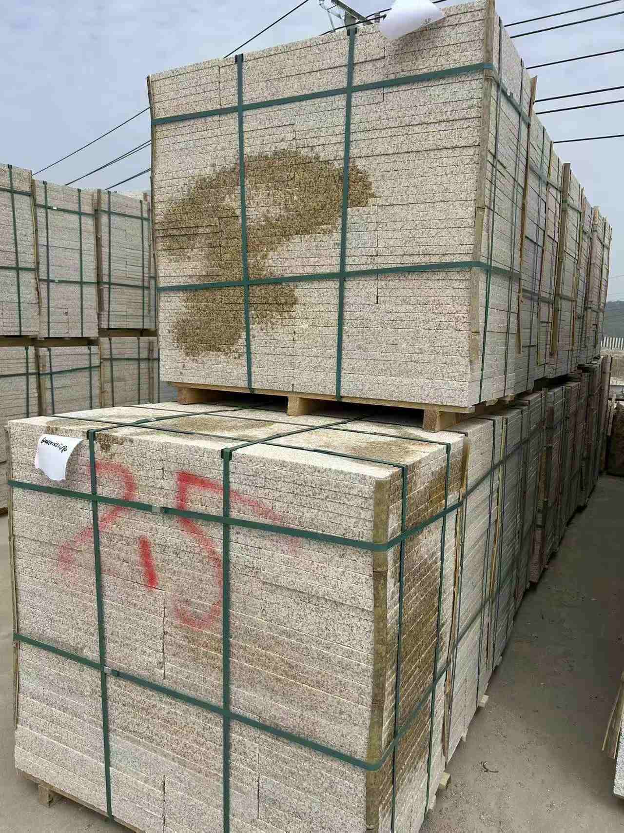 赣州 黄金麻花岗岩石材荔枝面地铺石2.5*300*600