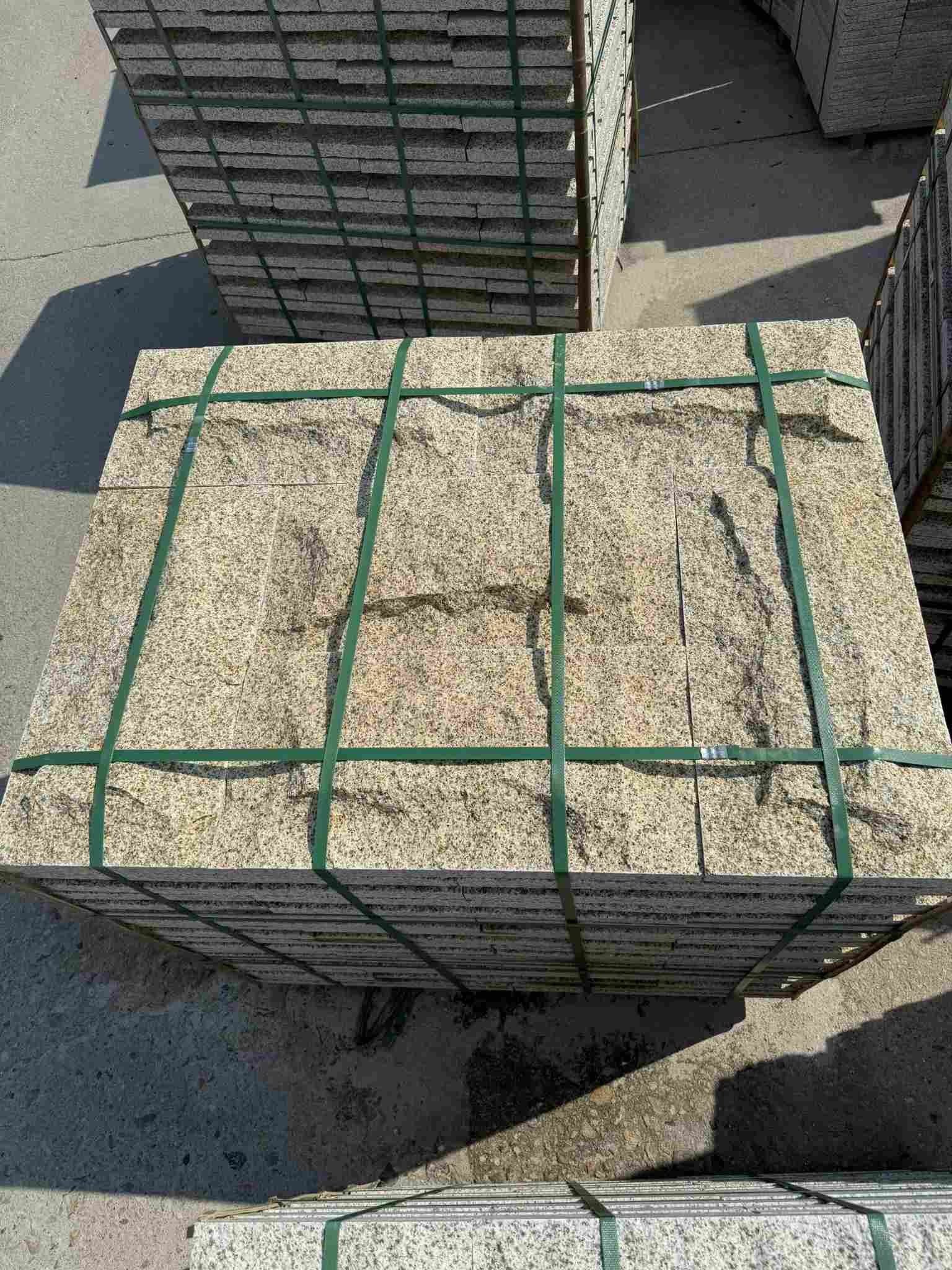 赣州 黄金麻花岗岩石材自然面蘑菇石成品