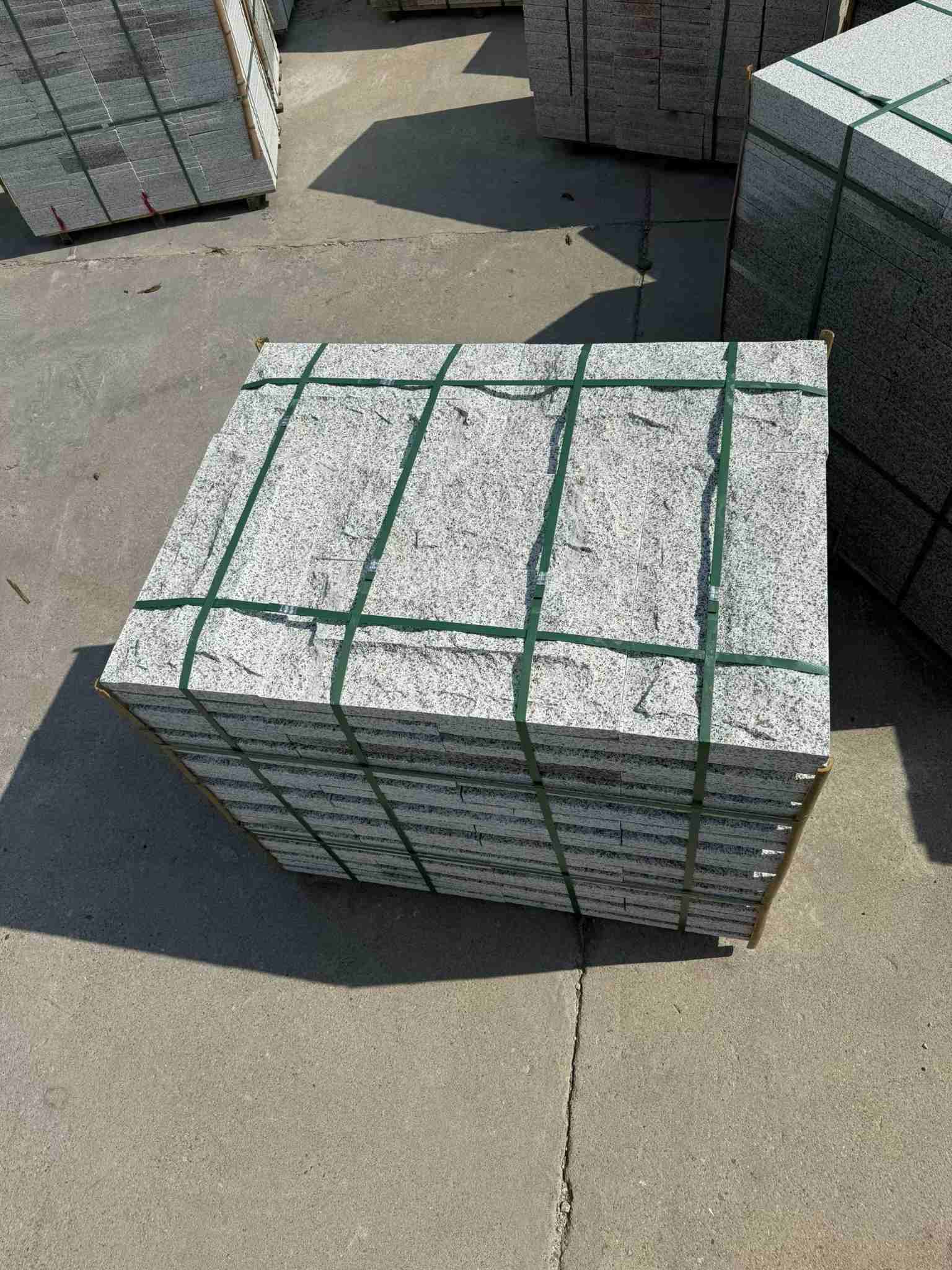 赣州 白麻花岗岩石材自然面蘑菇石成品