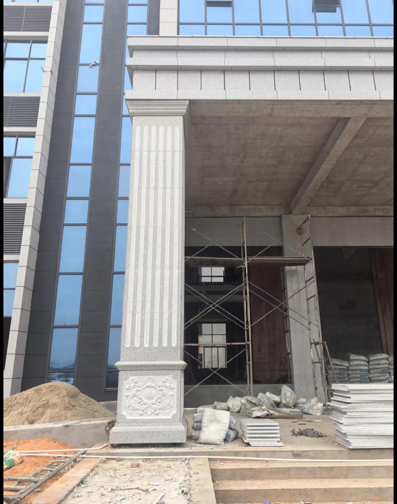 赣州 芝麻白光面花岗岩门楼大柱（罗马柱）配雕花底座