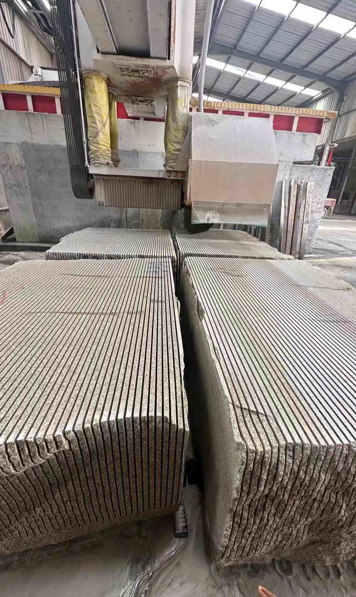 赣州 车间生产日常，黄金麻白麻花岗岩