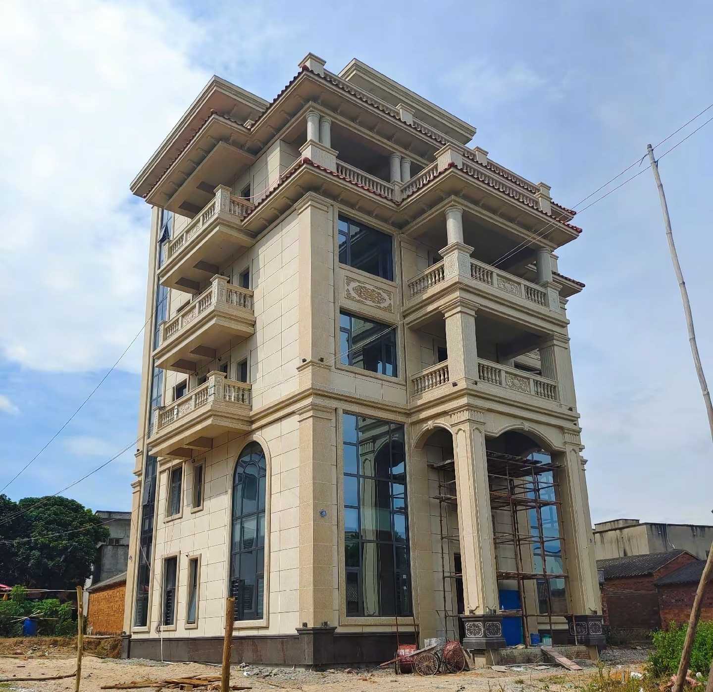 赣州 黄金麻花岗岩石材别墅外墙干挂搭配（雕花栏杆花瓶柱门楼罗马柱）