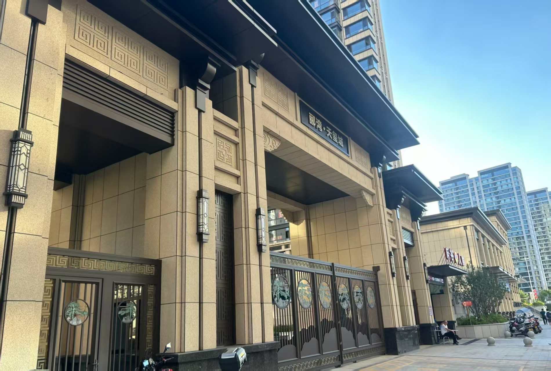 赣州 黄金麻花岗岩荔枝面小区门楼外墙干挂