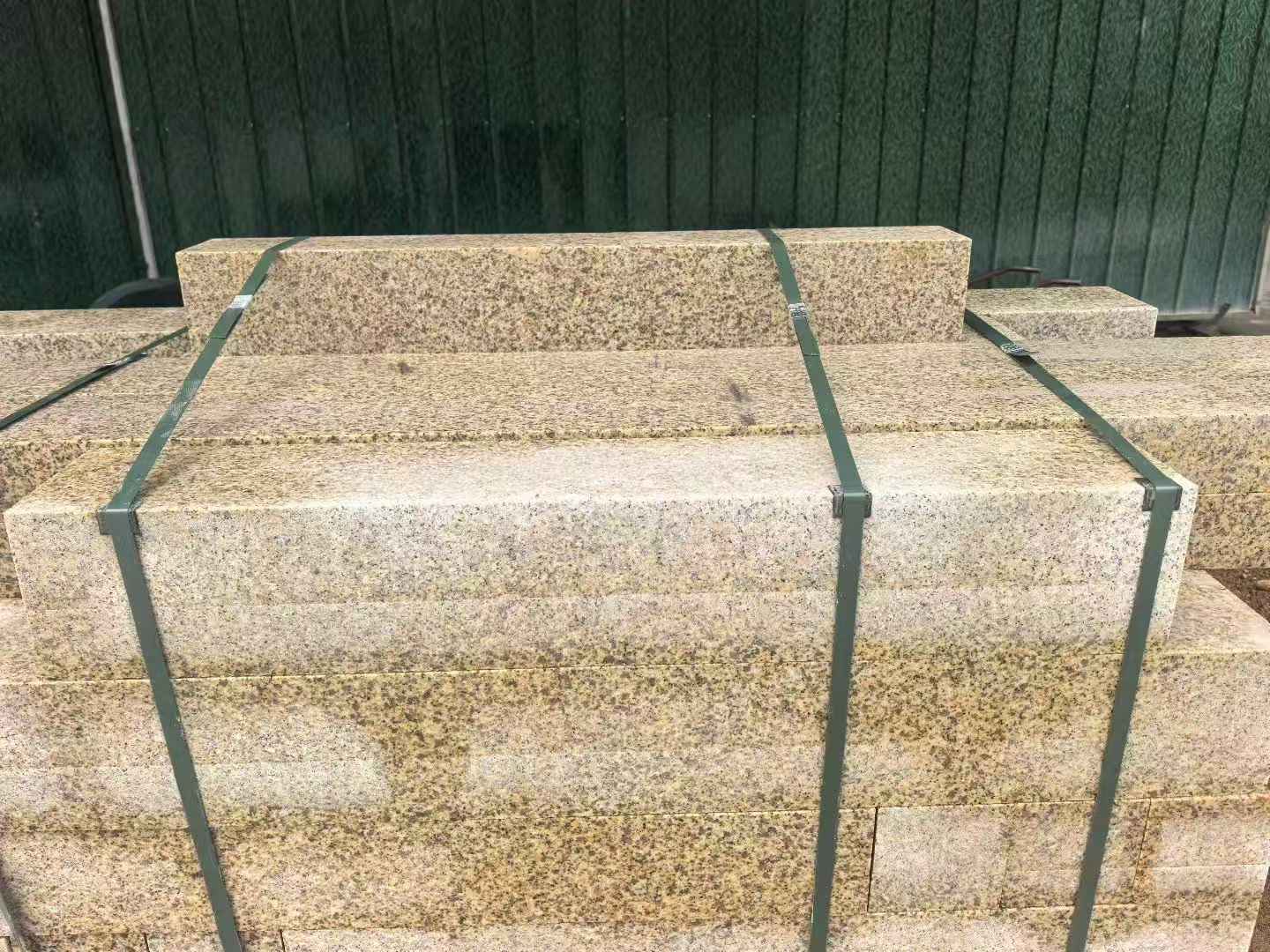 赣州 黄金麻花岗岩石材机切面栏杆料半成品