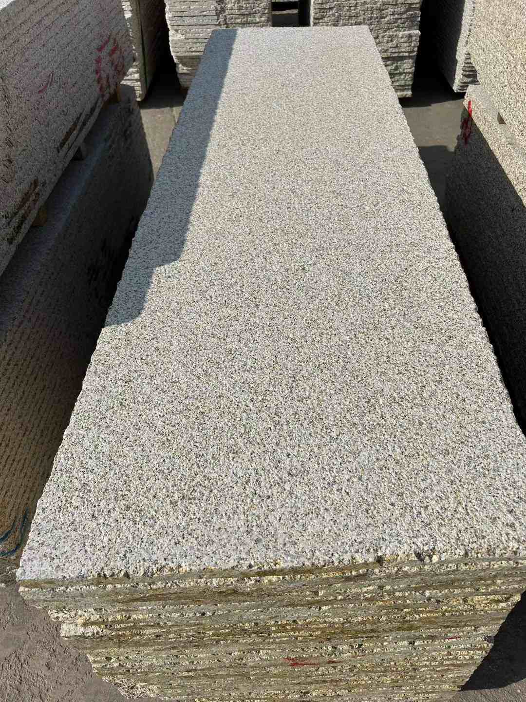 赣州 黄金麻花岗岩荔枝面毛板，半成品