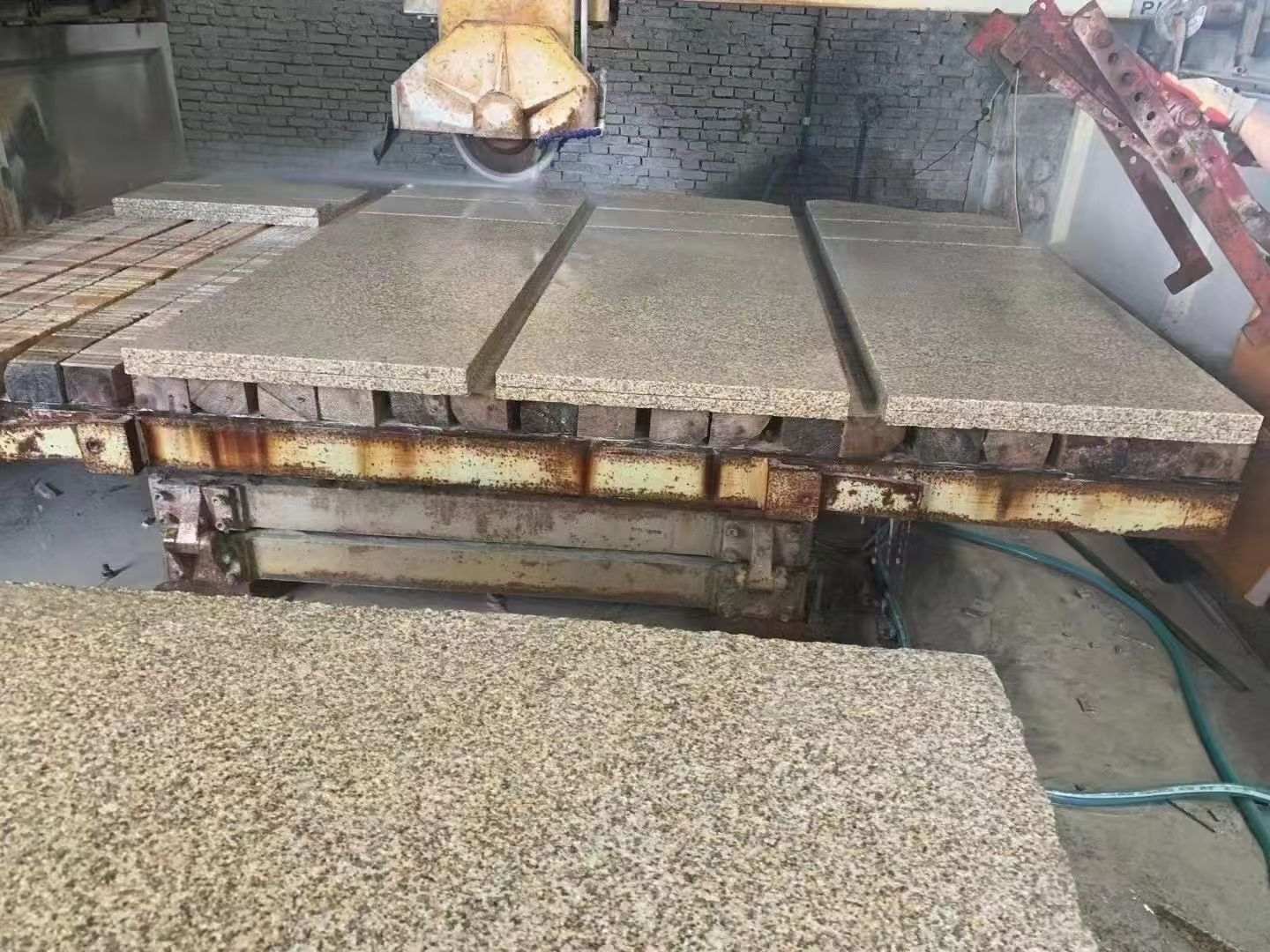 赣州 黄金麻荔枝面成品板加工