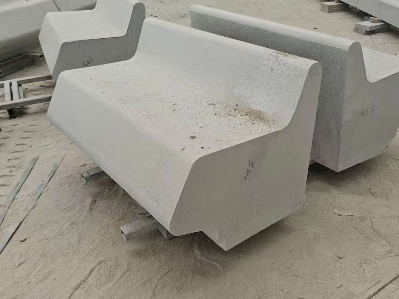 赣州 芝麻白花岗岩异形坐凳，石凳