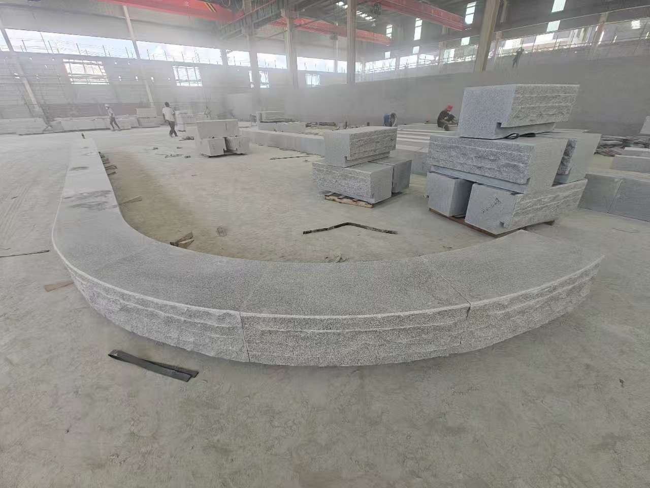 赣州 芝麻白异形坐凳，自然面光面弧形加工