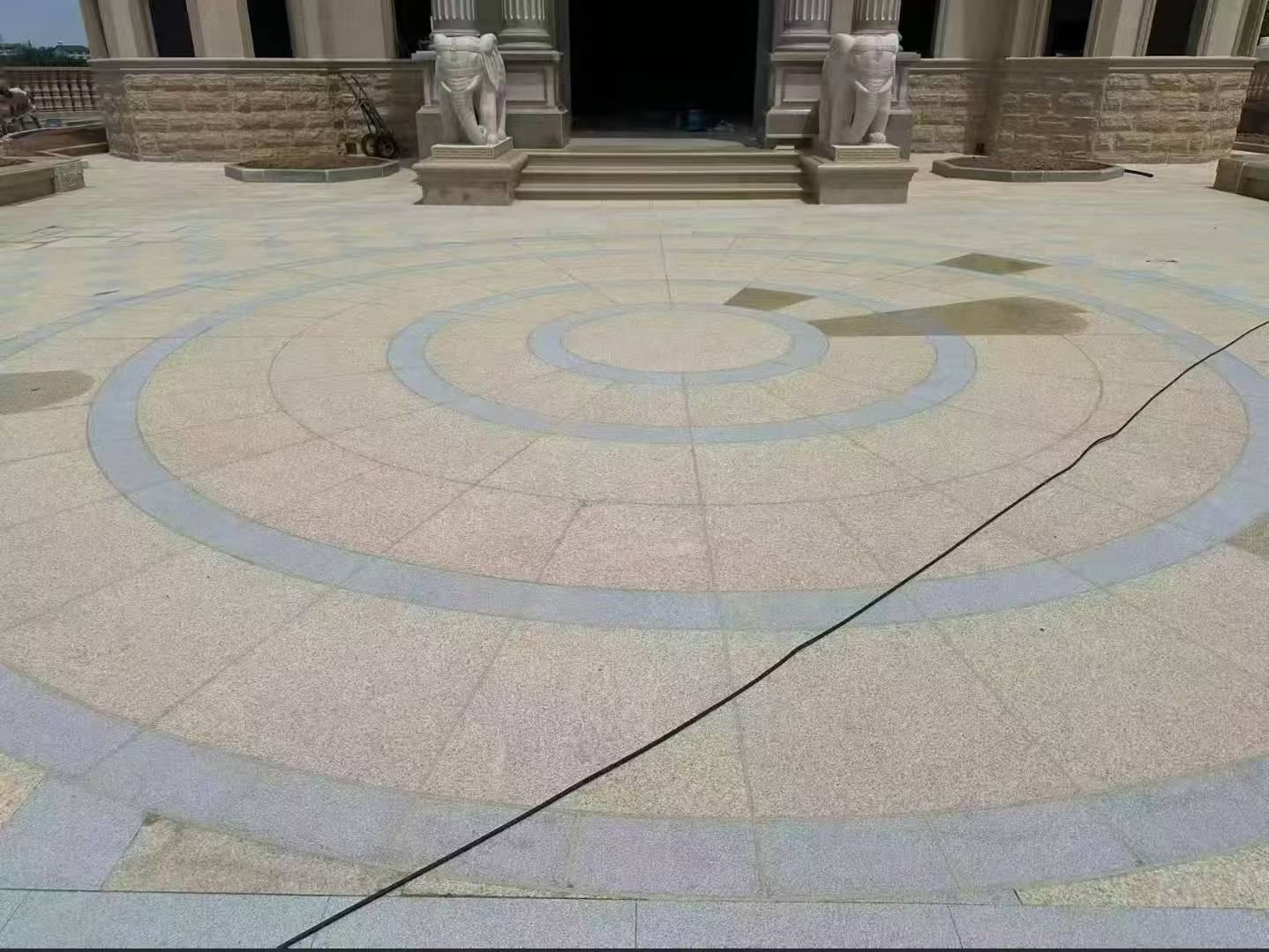 赣州 黄金麻芝麻灰花岗岩石材地铺拼接效果