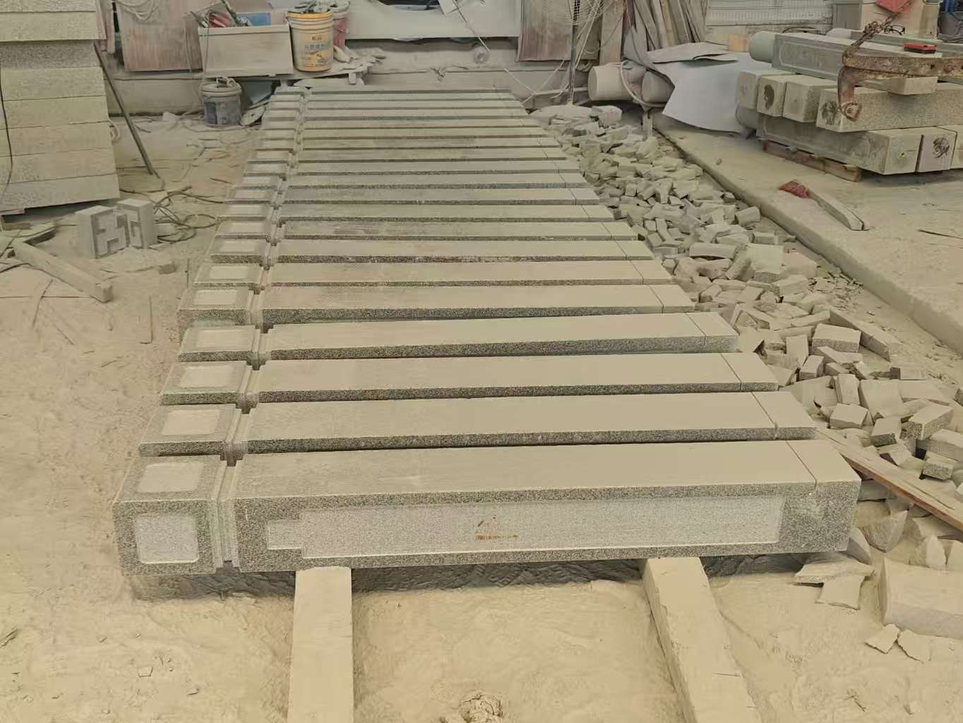 赣州 芝麻白异形加工雕刻-栏杆大柱，方柱