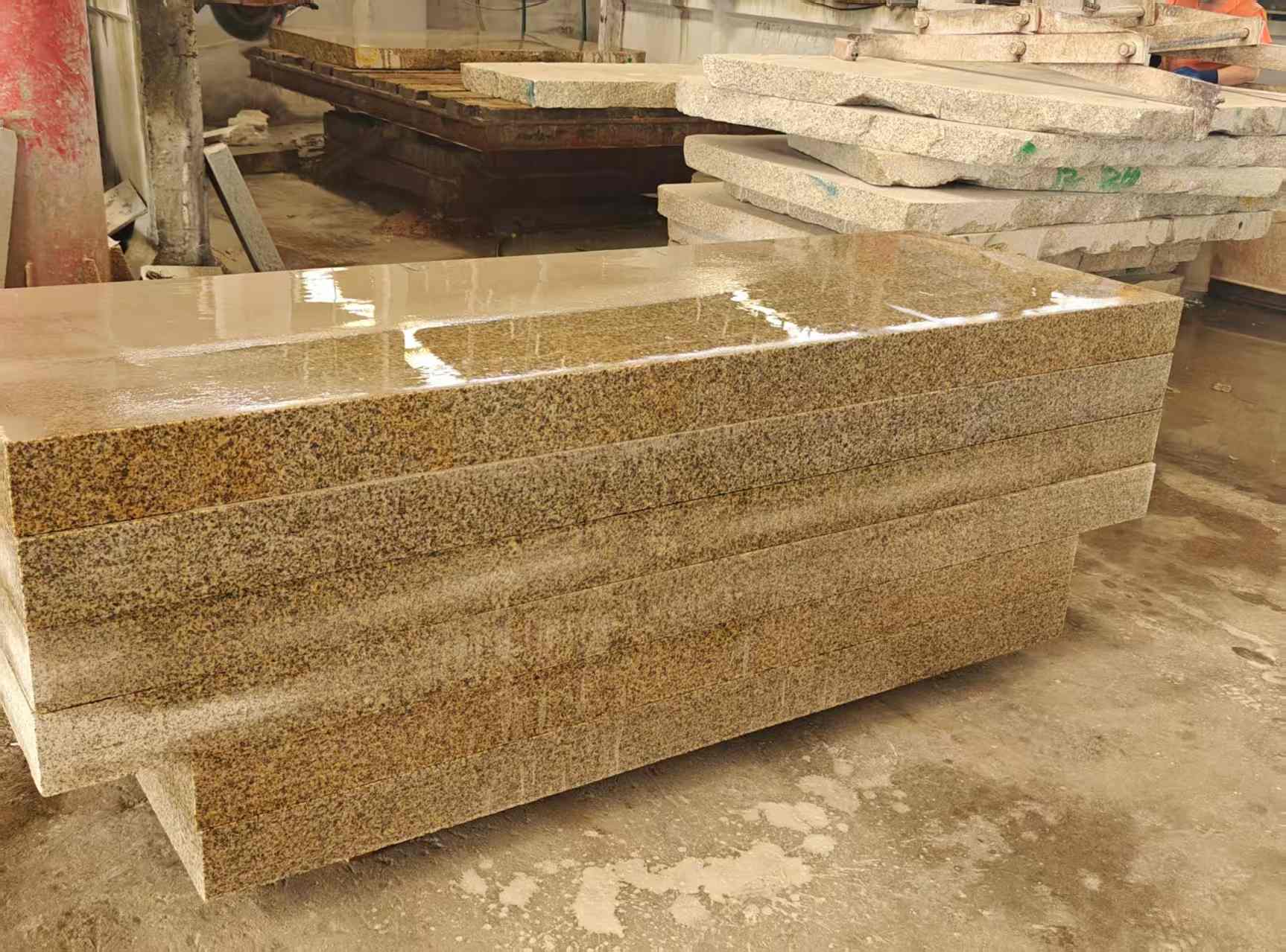 赣州 黄金麻栏杆料半成品加工中